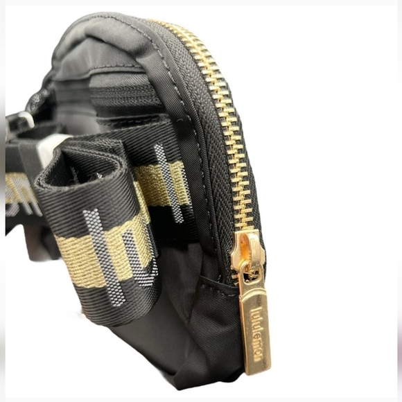Lululemon Everywhere Belt Bag 1L Wordmark Strap in Black & Gold NWT SOLD OUT - Picture 8 of 8